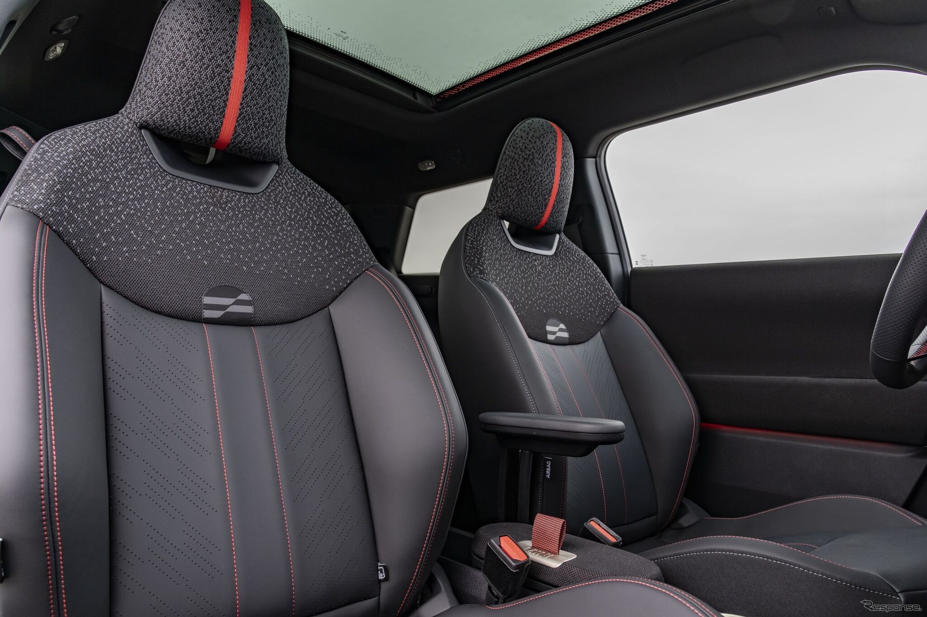 MINI クーパー SE 新型の「ジョン・クーパー・ワークス」仕様
