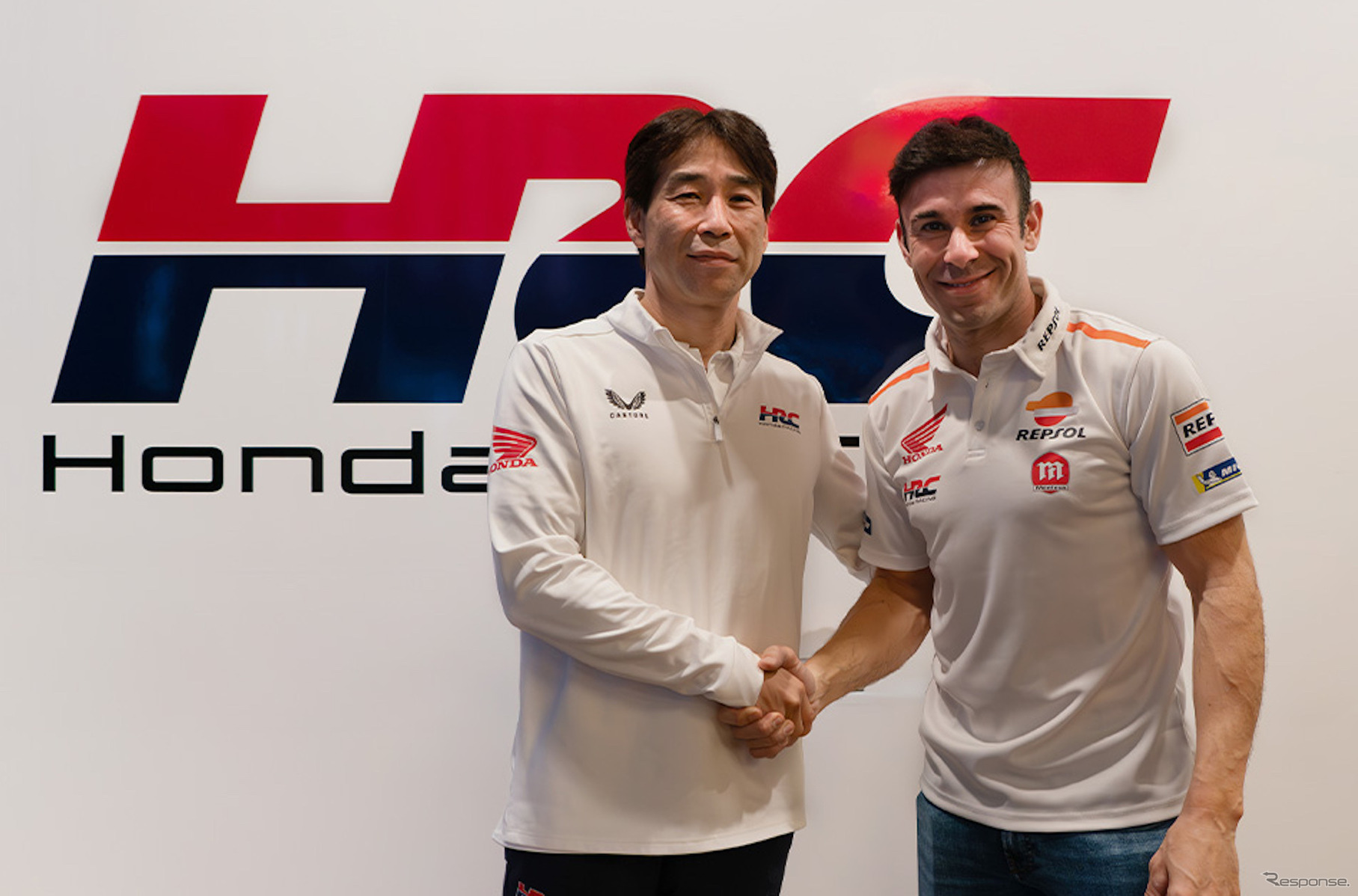 トニー・ボウ選手（右）とHRCレース運営室長 桒田哲宏（左）