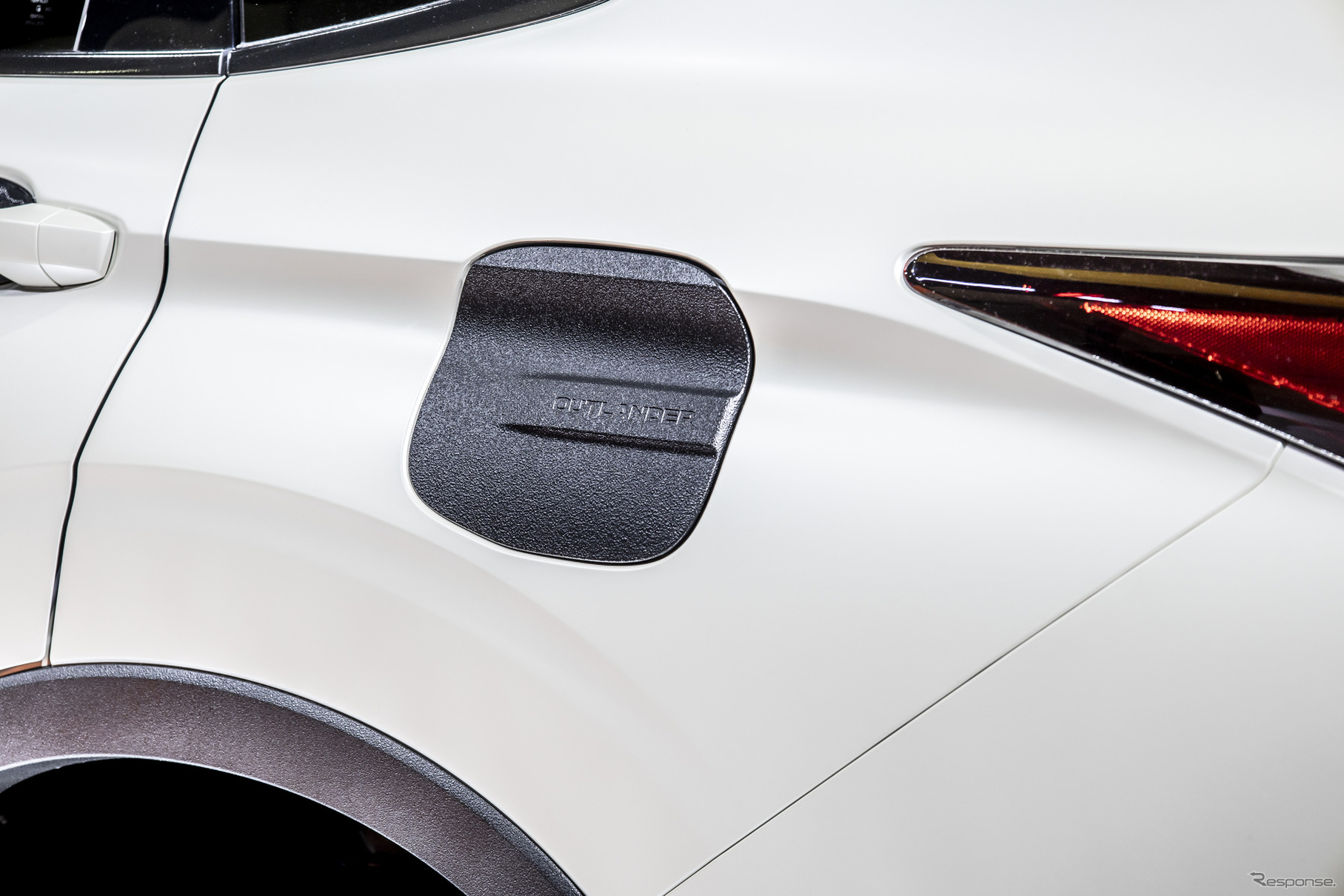 三菱 アウトランダーPHEV アクティブ・フィールド（東京オートサロン2024）