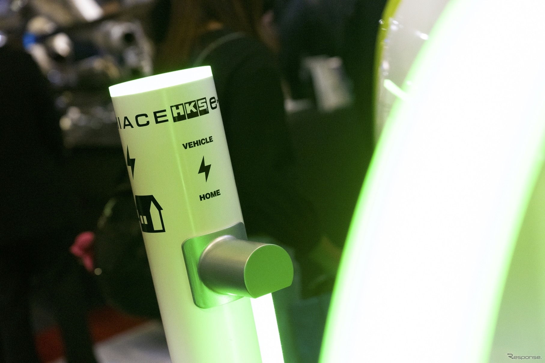 あのHKSがハイエースをPHEVにしちゃった！カーボンニュートラルもチューニングも本気のHKS…東京オートサロン2024