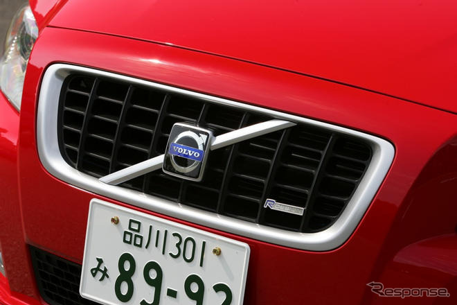 【ボルボ V70 2.5T Rデザイン 発売】クールな専用インテリア