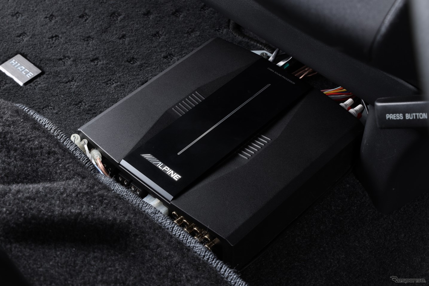 DSPパワーアンプ装着イメージ（ハイエースでの装着例）