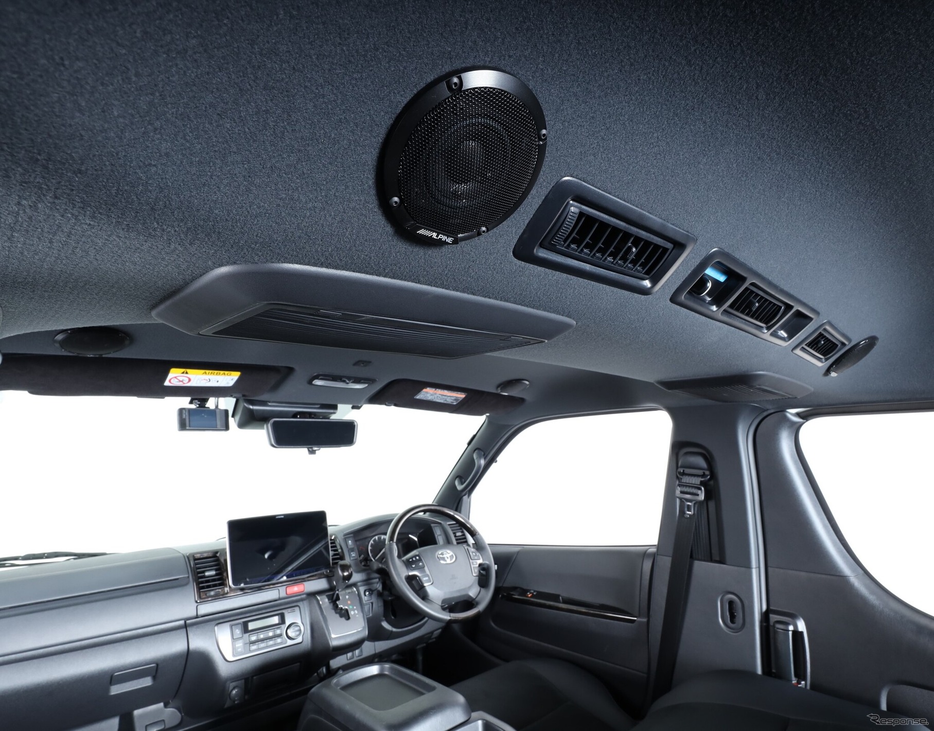 ルーフスピーカー装着イメージ（前席用×2、後席用×2を装着したハイエースでの例）