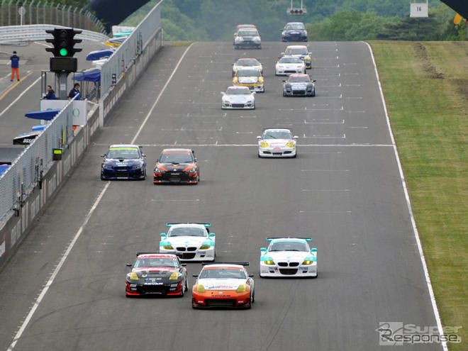 【スーパー耐久 第2戦】決勝…2台のZによる激しいバトル
