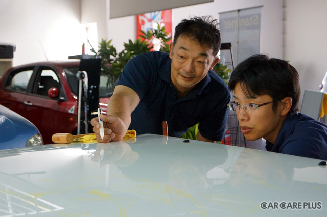 熱心に指導を行う藤井代表