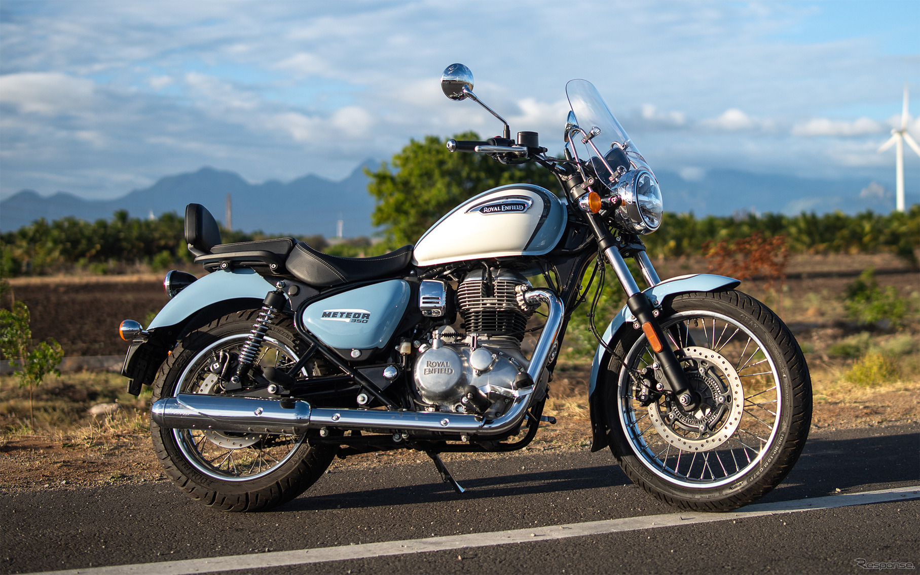 ロイヤルエンフィールド・メテオ350（オーロラブルー）