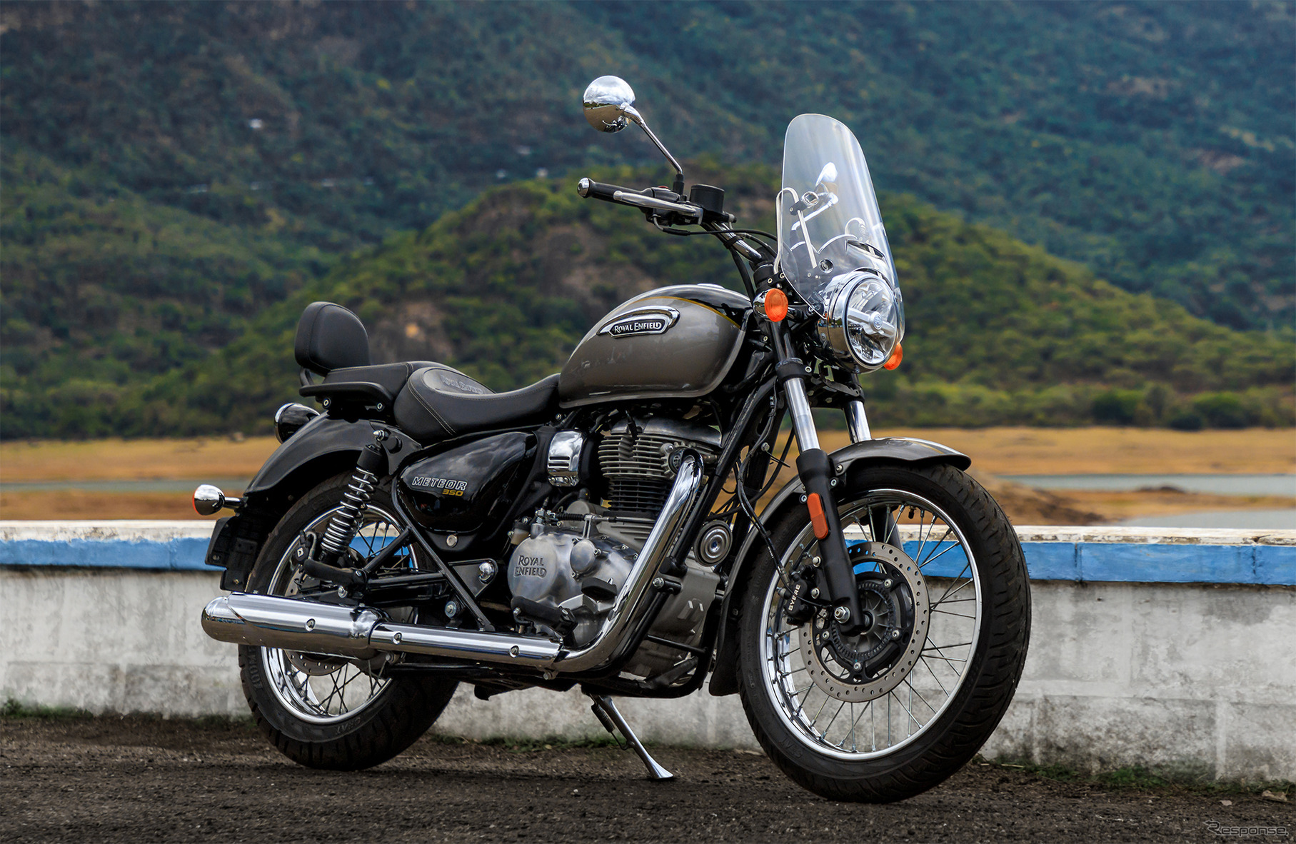 ロイヤルエンフィールド・メテオ350（オーロラブラック）