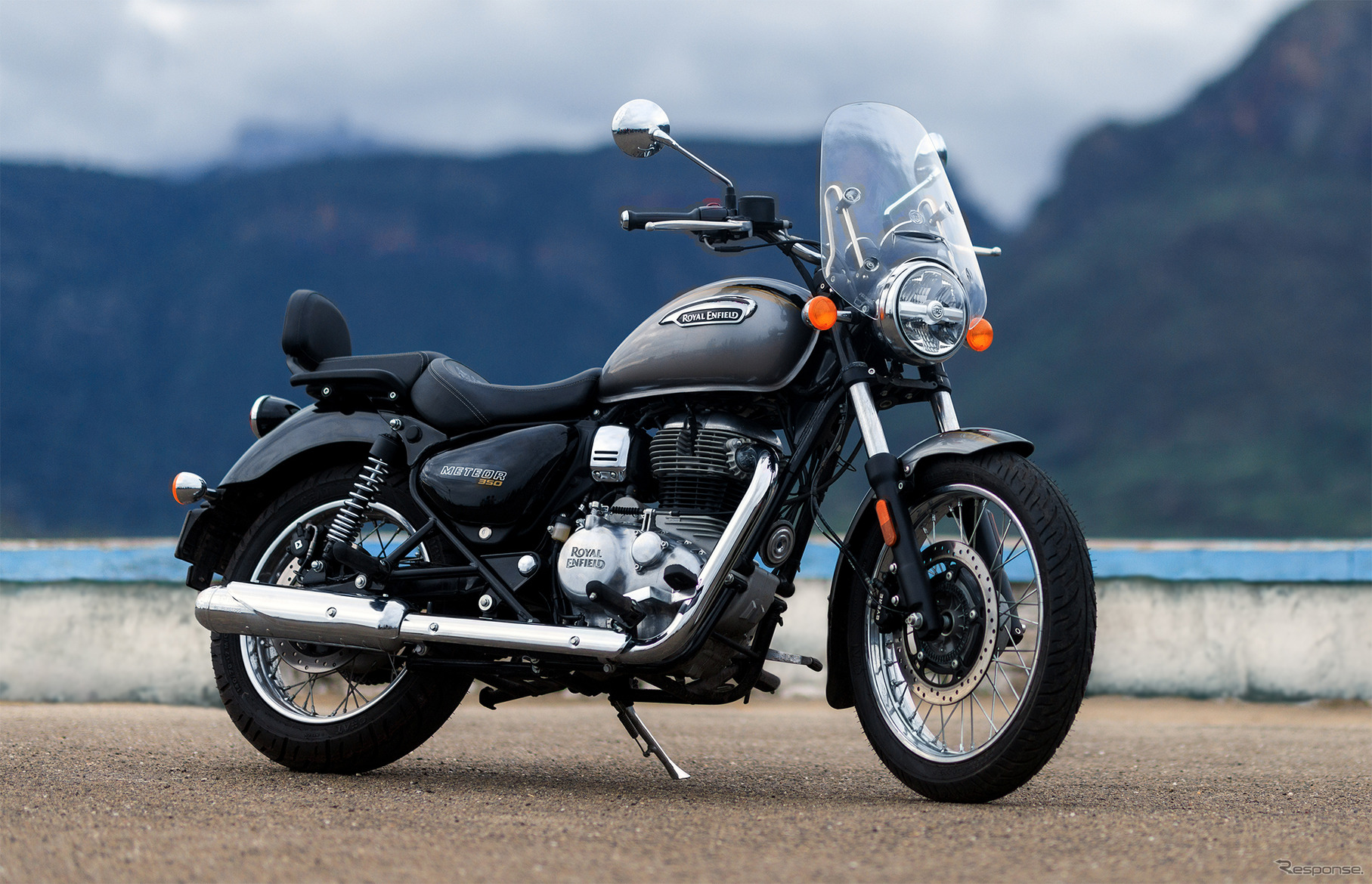 ロイヤルエンフィールド・メテオ350（オーロラブラック）