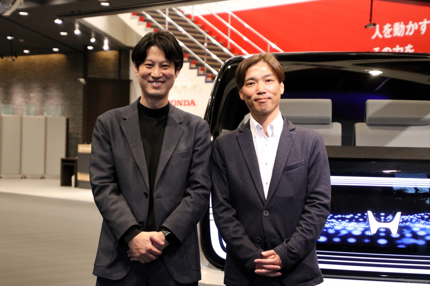 ホンダ0シリーズのチーフエンジニアデザイナー清水陽祐さん（左）と開発責任者の中野弘二さん（右）
