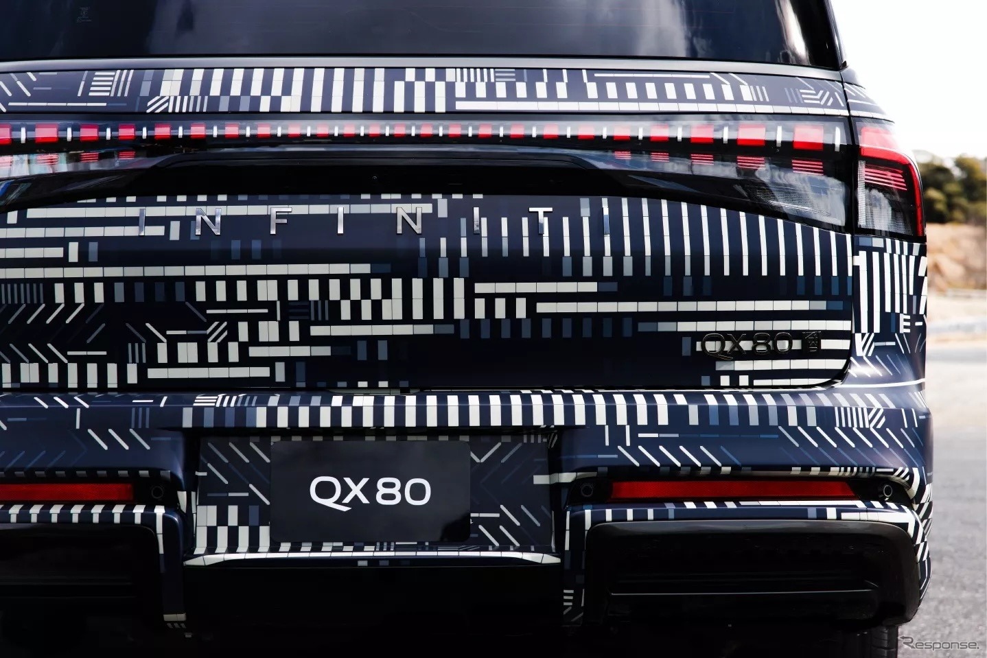 インフィニティ QX80 次期型ティザーイメージ
