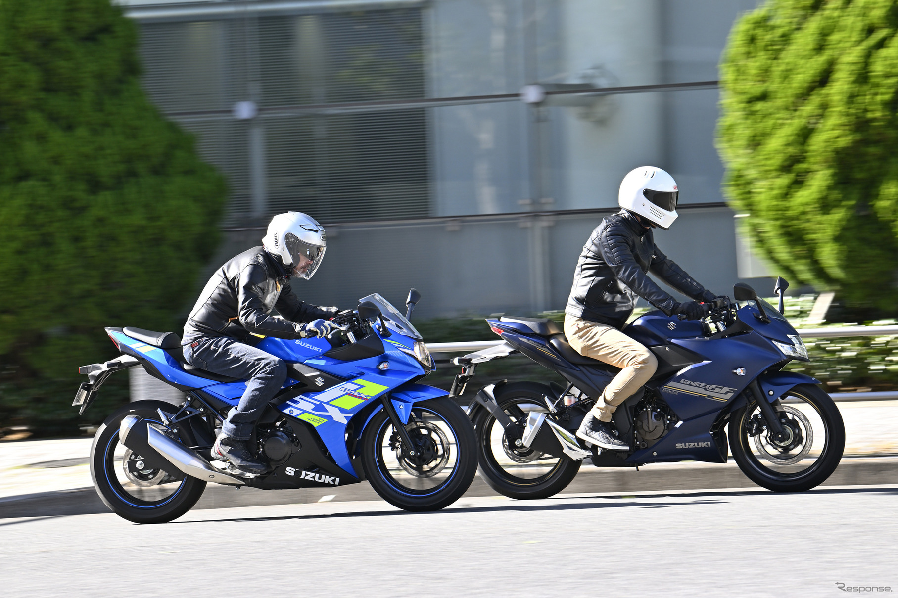 スズキ GSX250R（手前）/ジクサーSF250（奥）