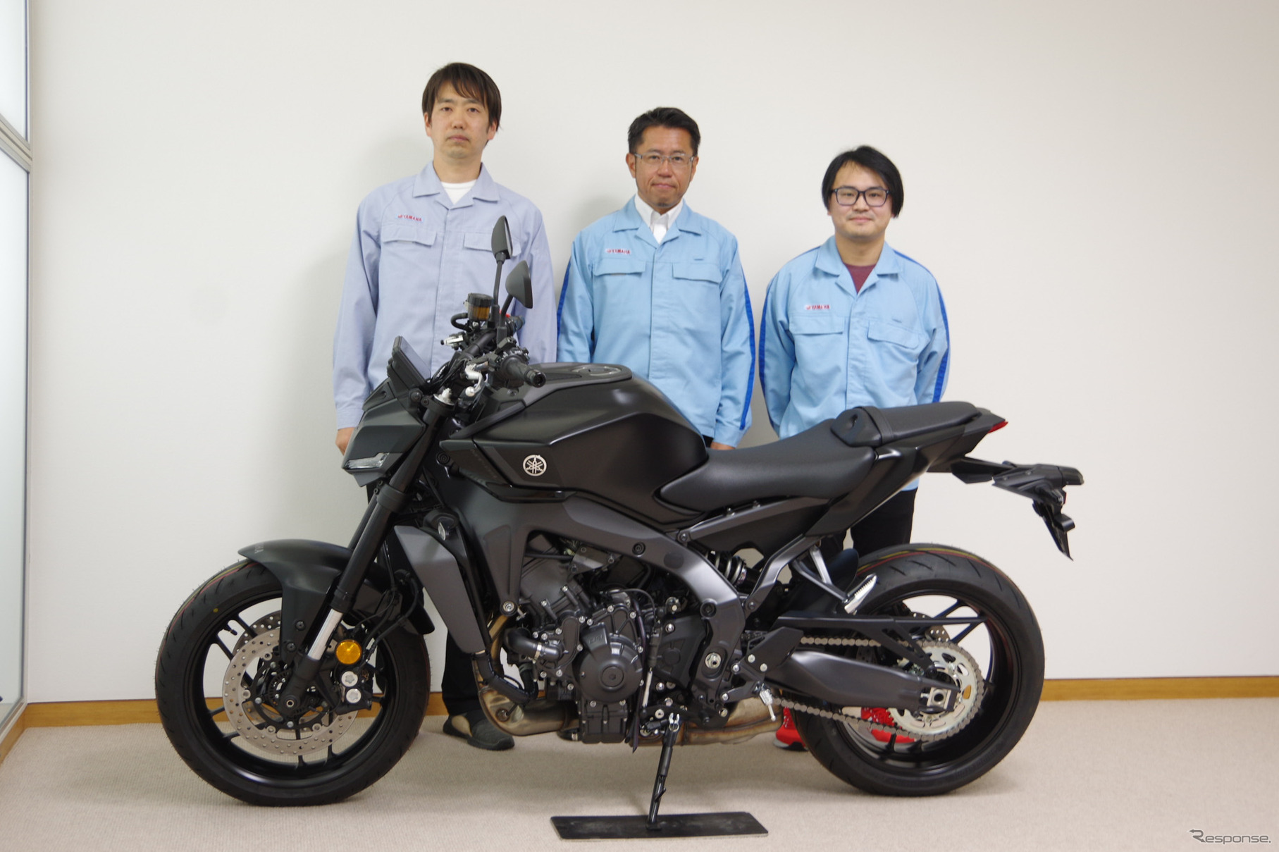 新型「MT-09」開発メンバー。中央がプロジェクトリーダーの津谷晃司さん