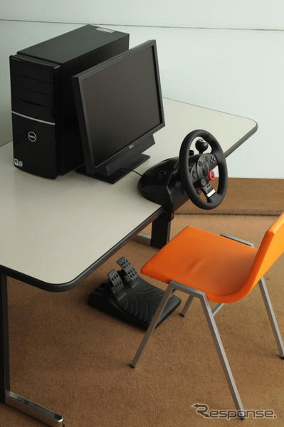 ホンダ、簡易型ドライビングシミュレーター発売