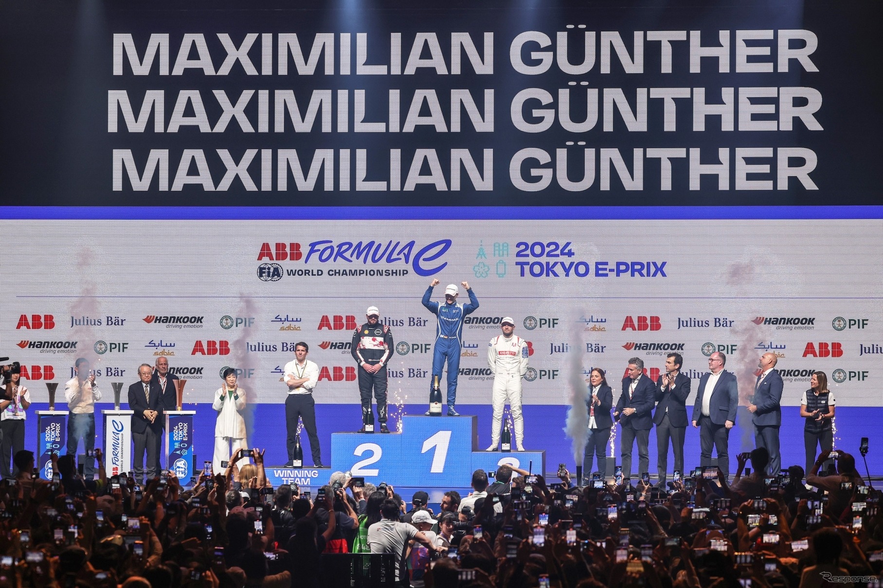 東京E-Prixの表彰式。初代優勝者はマキシミリアン・ギュンター。　(c) Formula E