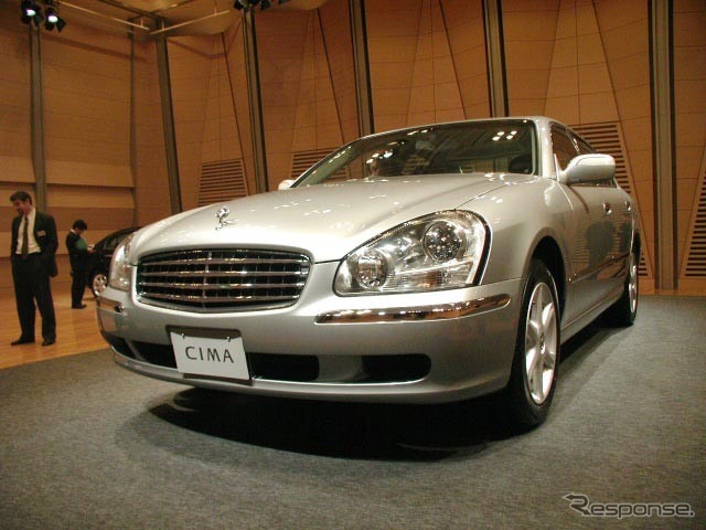 高級車を盗んでは店に突っ込む---5億円を荒稼ぎしたグループ逮捕