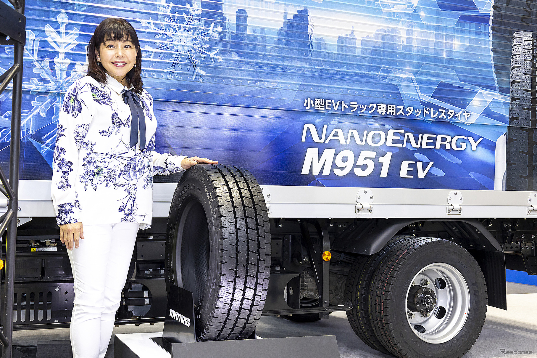 今回参考出品された小型EVトラック専用スタッドレスタイヤ NANOENERGY M951 EV