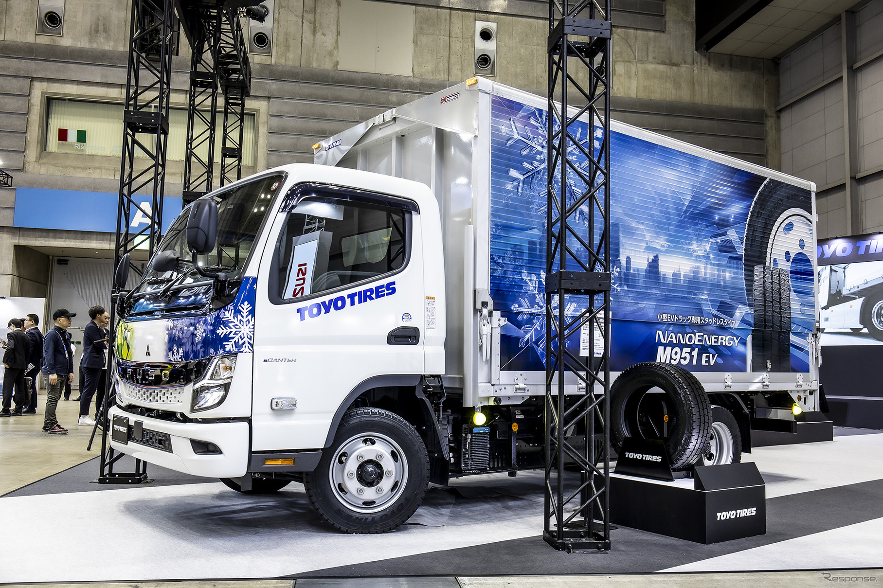 今回参考出品された小型EVトラック専用スタッドレスタイヤ NANOENERGY M951 EV