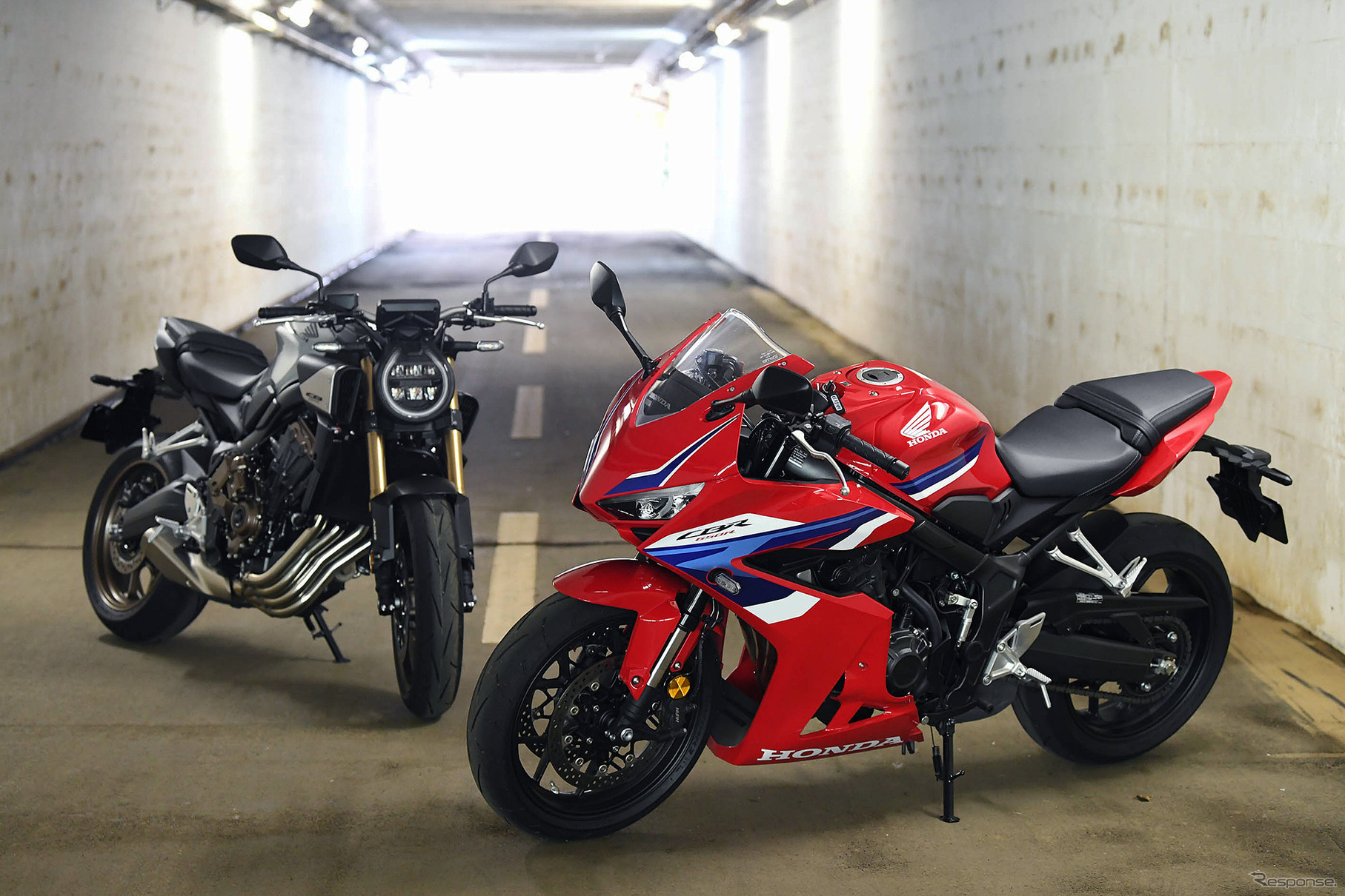 「E-Clutch」を搭載したホンダ CB650R（左）と「CBR650R」（右）
