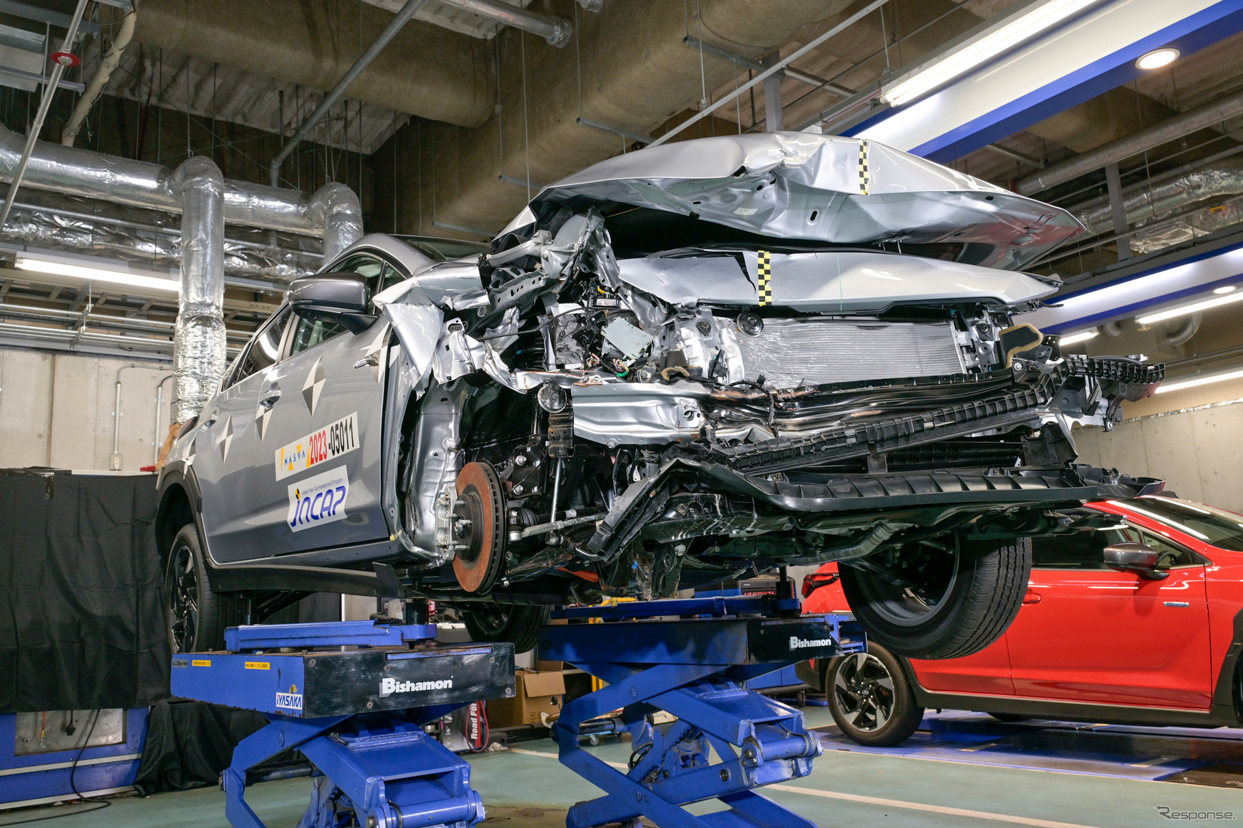 64km/hで車両全幅40％をアルミハニカムバリアに衝突させるオフセット衝突試験の車両