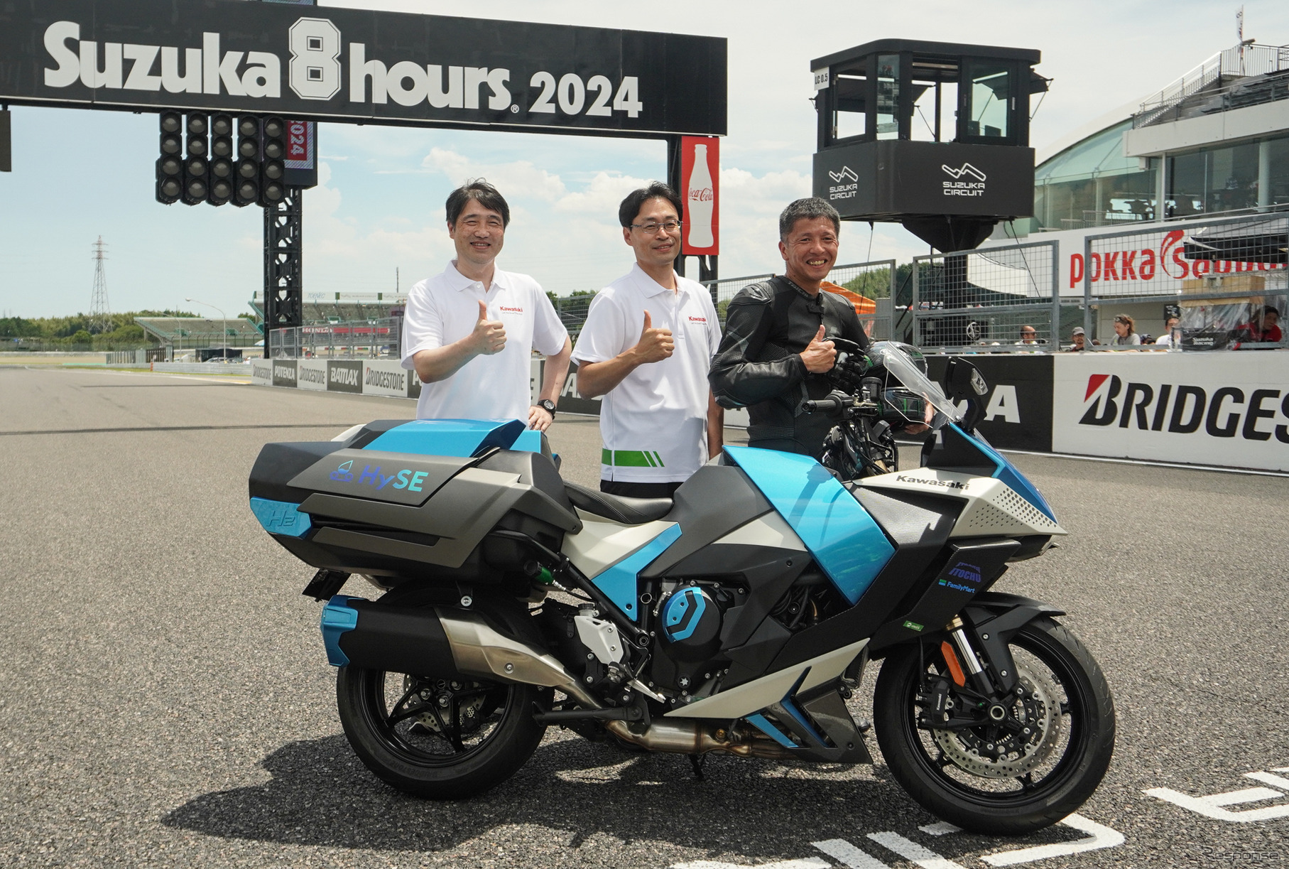 鈴鹿8耐でサプライズ走行をおこなったカワサキの「水素エンジンバイク」