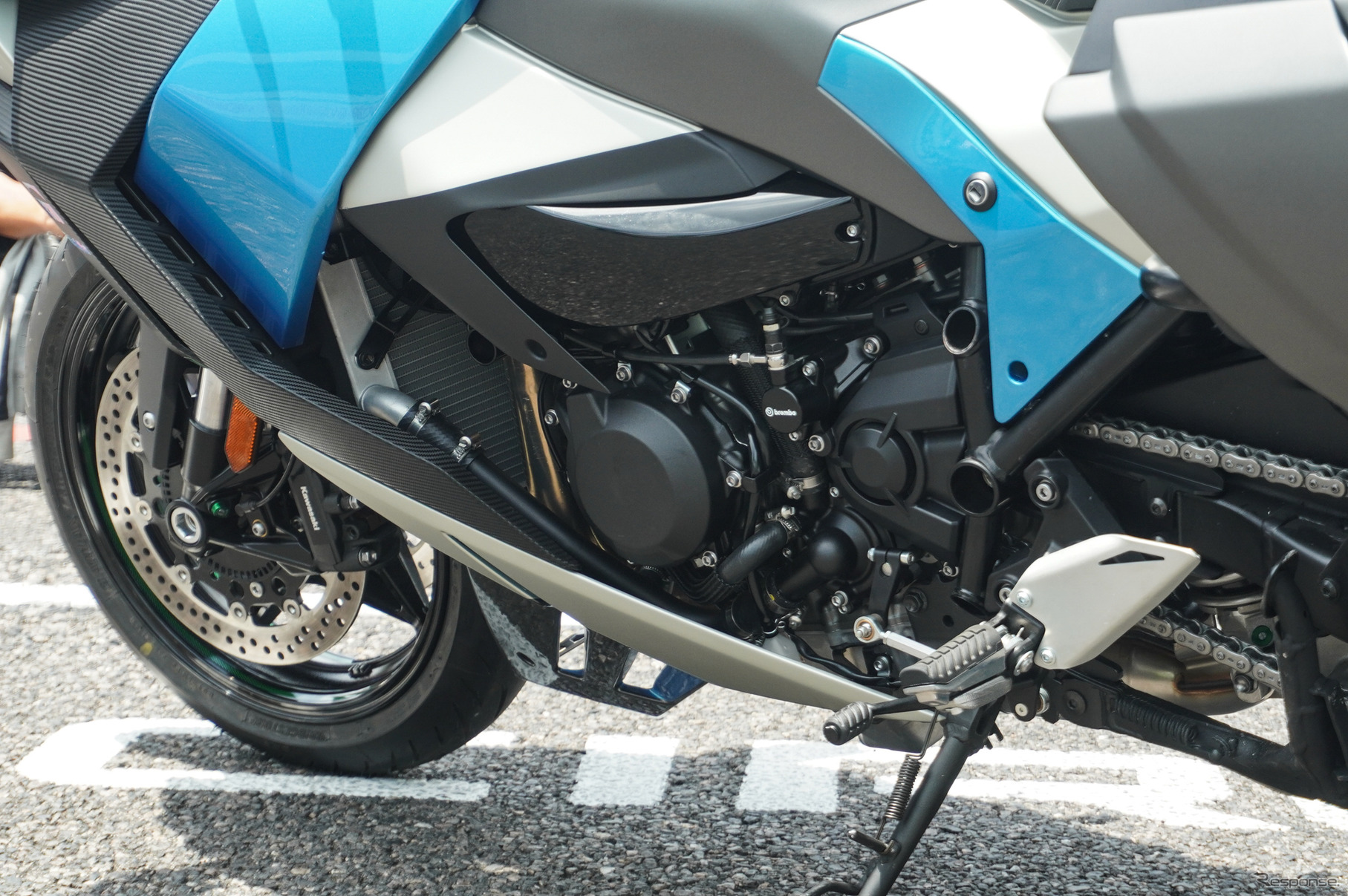 鈴鹿8耐でサプライズ走行をおこなったカワサキの「水素エンジンバイク」