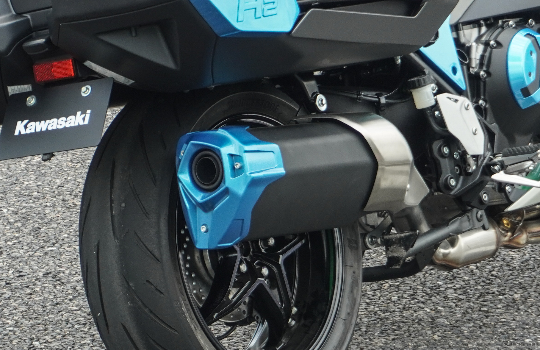 鈴鹿8耐でサプライズ走行をおこなったカワサキの「水素エンジンバイク」