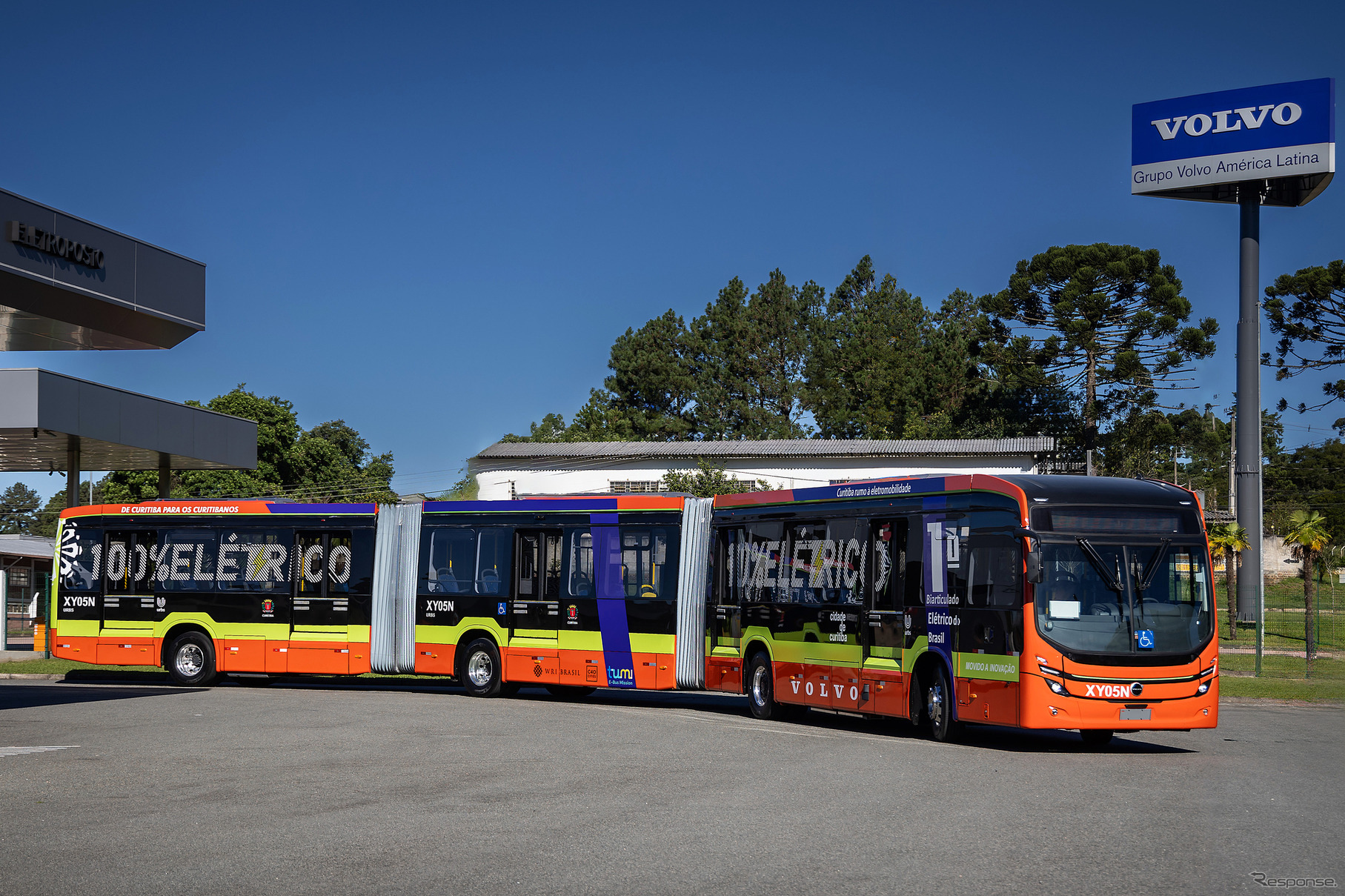 ボルボの新型EV連節バス『BZRT』
