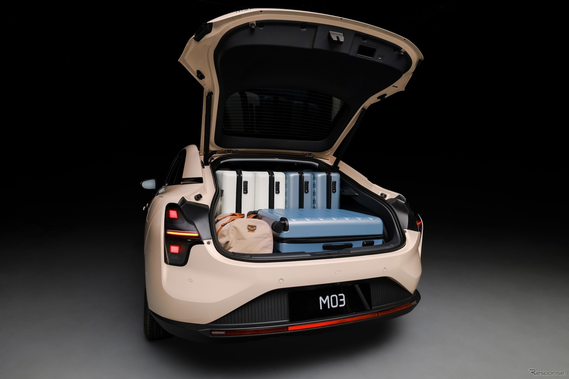 小鵬汽車（XPENG、シャオペン）の新型EV『MONA M03』