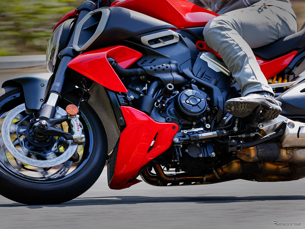 パフォーマンスダンパー　ドゥカティ・ディアベルV4装着例