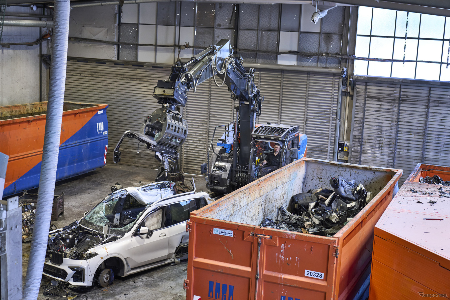 BMWのリサイクルセンターで解体される車両。その多くは量産前のテスト車両