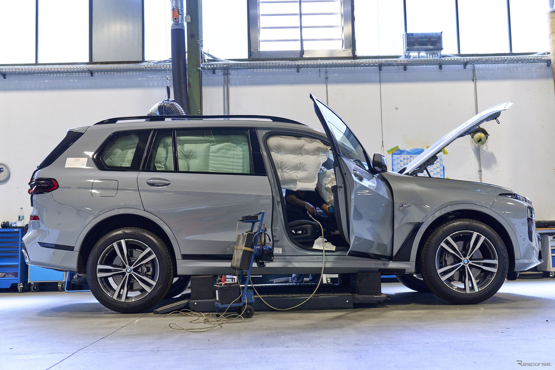 BMWのリサイクルセンターで解体される車両。その多くは量産前のテスト車両