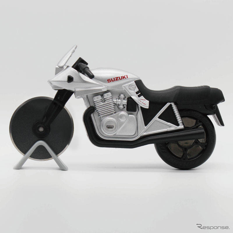 スズキ『KATANA』型のピザカッター「ピザカッターナ」