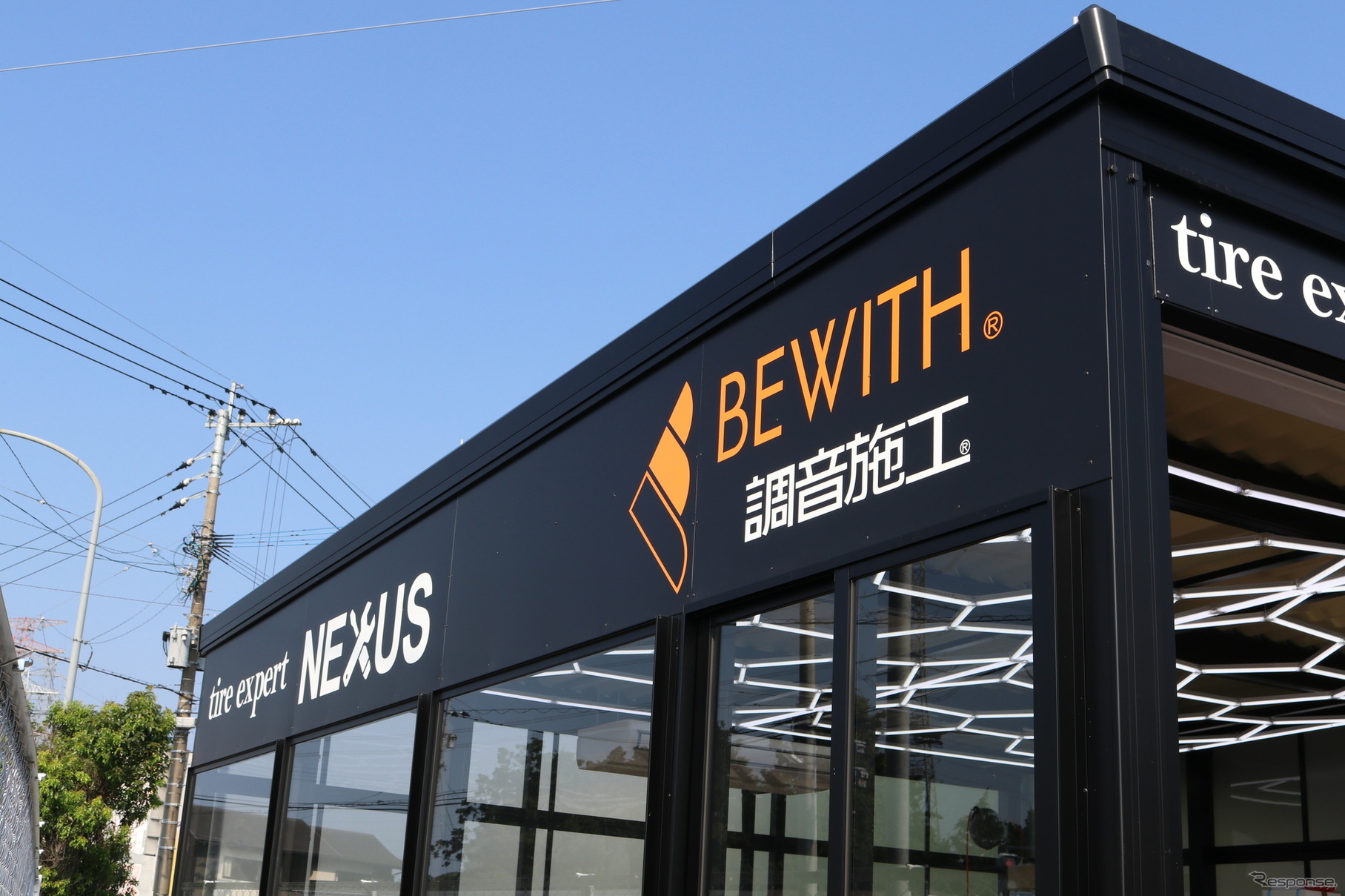 タイヤショップからコーティング施工店、調音施工認定店とメニューの幅を広げていっている勢いある店舗