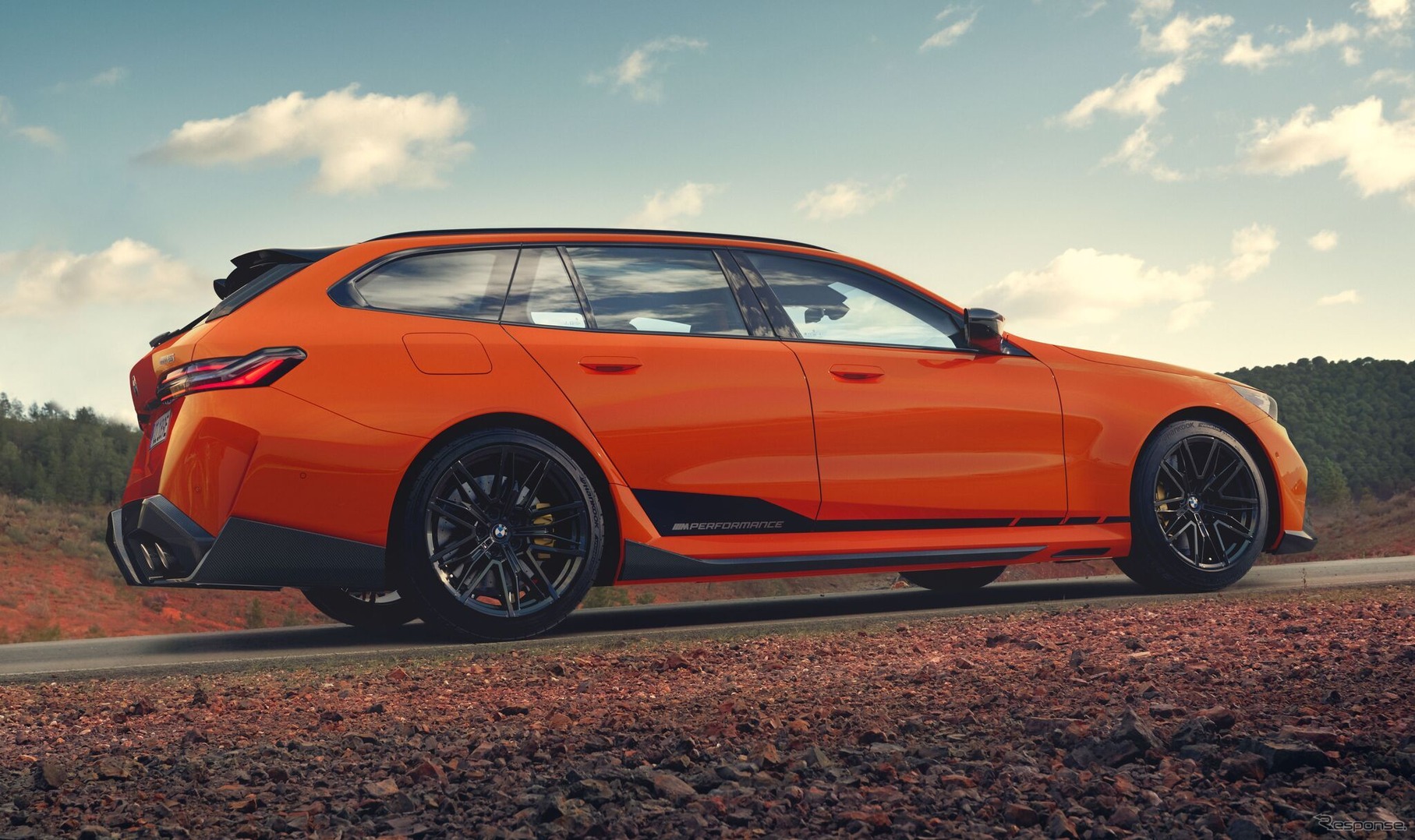 BMWM 5ツーリング 新型の「Mパフォーマンスパーツ」装着車