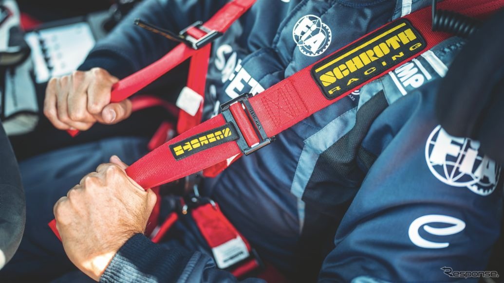 ポルシェ・タイカン・ターボGTがフォーミュラEの新型セーフティカーに