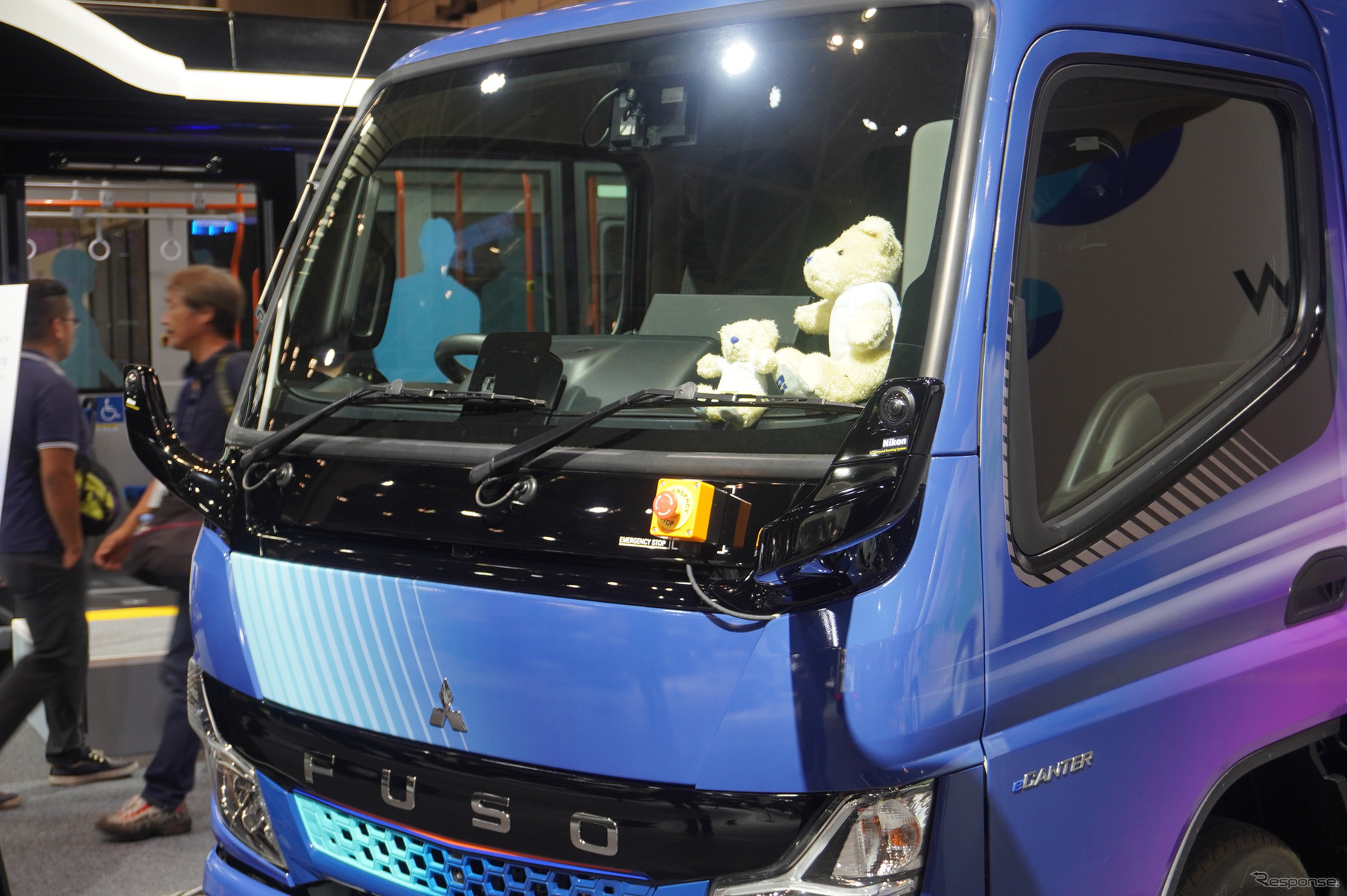 三菱ふそう、次世代の自動追尾型 EVごみ収集車のコンセプトモデル「eCanter SensorCollect」
