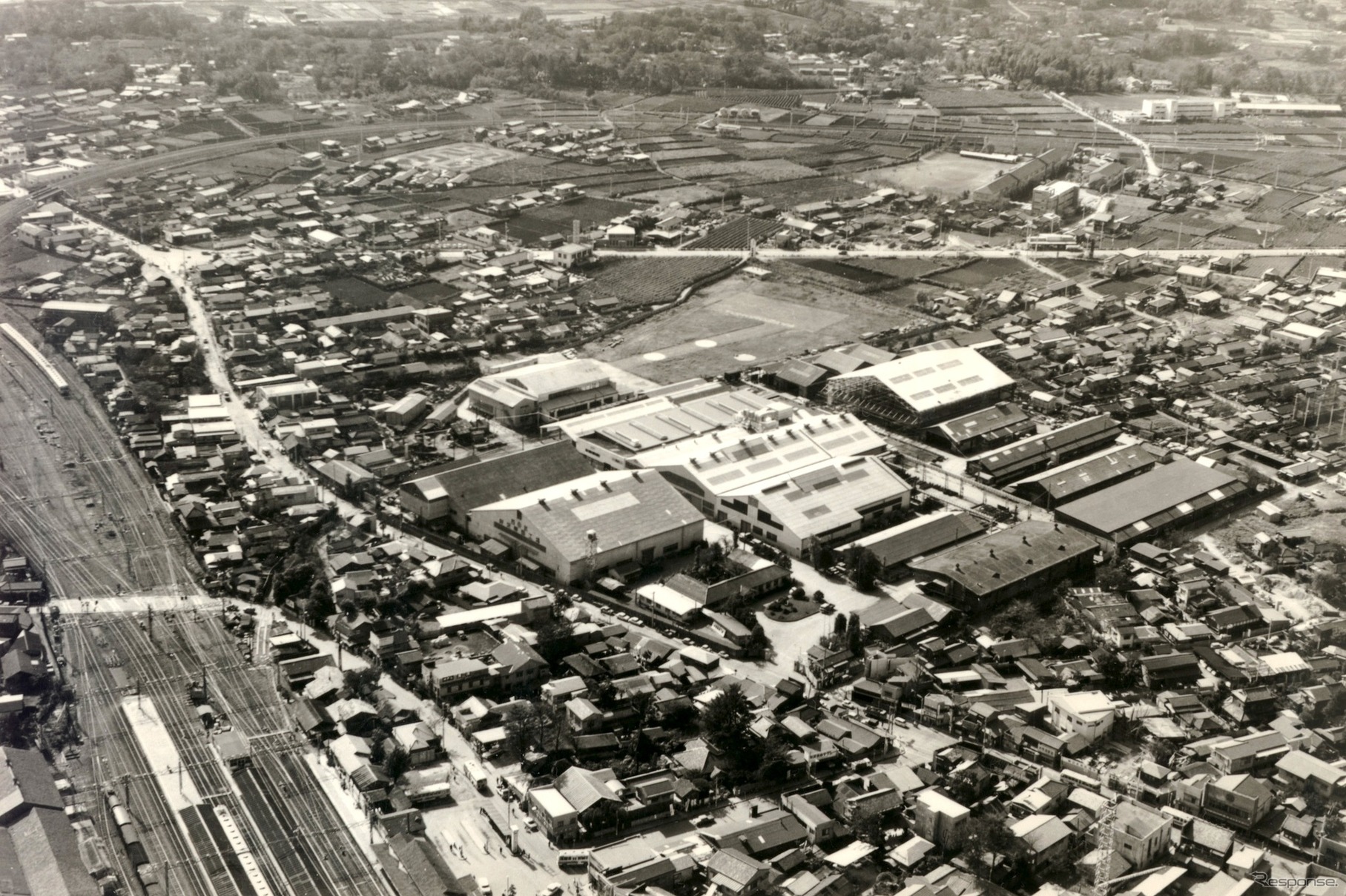 西武鉄道所沢車両工場（1969年）。左下が所沢駅
