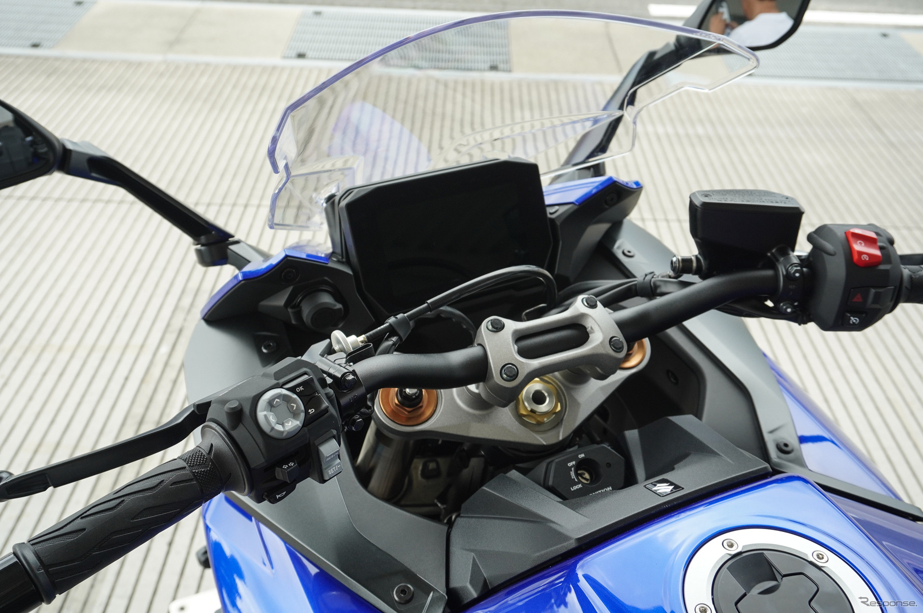 スズキ GSX-S1000GT（パールビガーブルー）