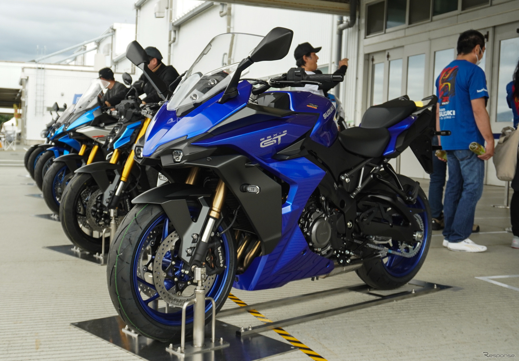 スズキ GSX-S1000GT（パールビガーブルー）