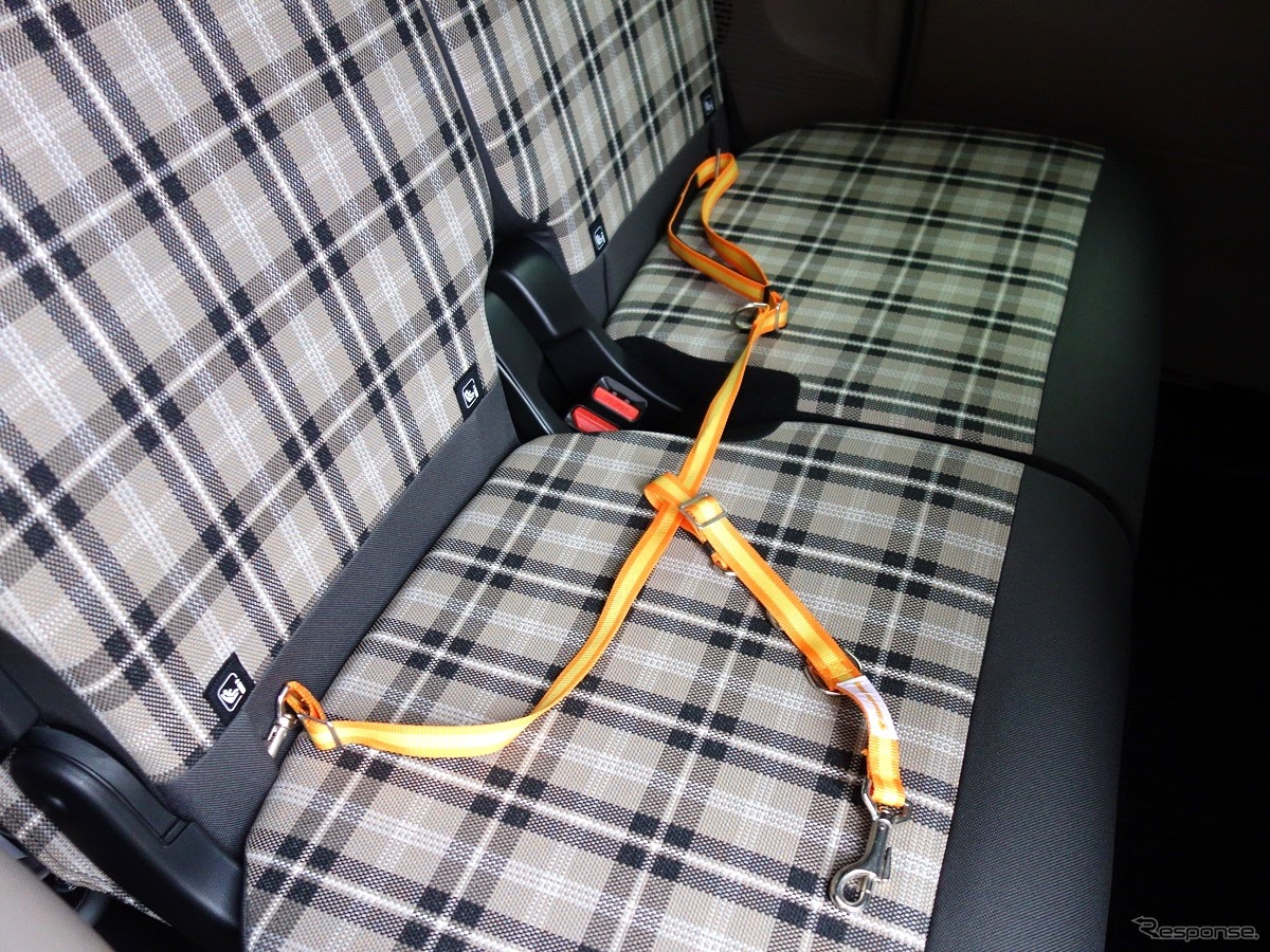 Honda Dogシリーズのペット車外飛び出しリード（N-BOX JOY）