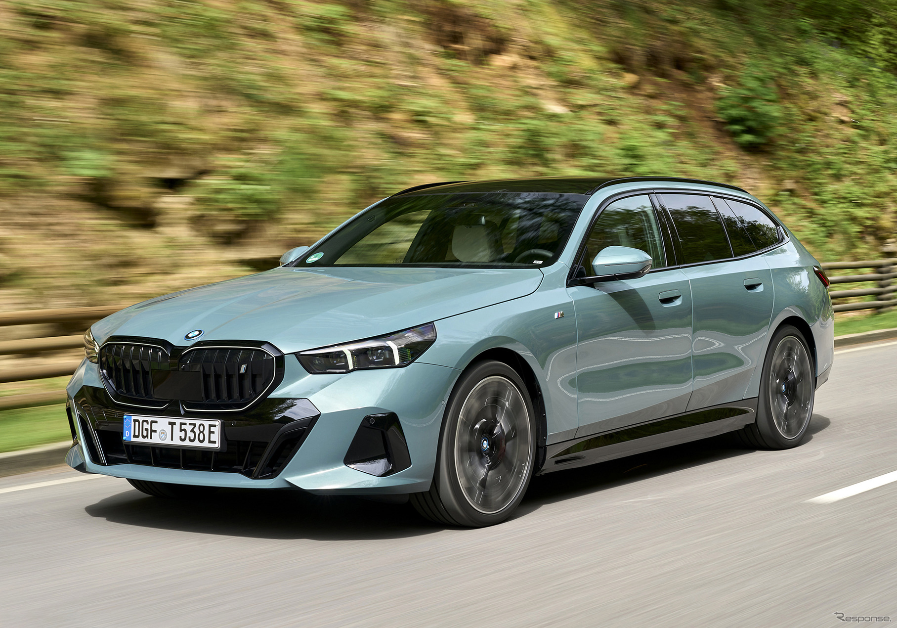 BMW i5 ツーリング