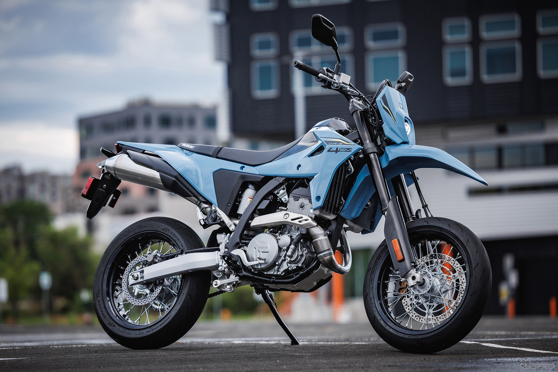 スズキの新型スーパーモト『DR-Z4SM』