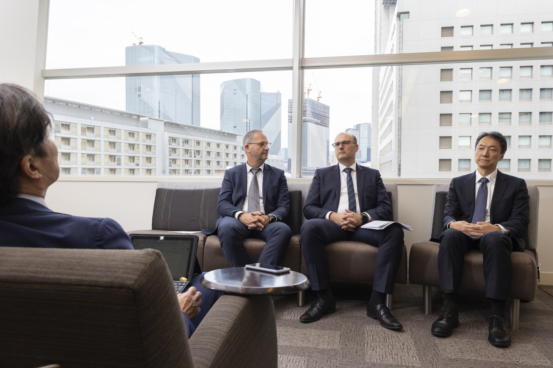IPG Automotiveのステファン・シュミットCEO（中）、マイケル・コーヘンVP（左）、IPG Automotive Japanの清水圭介社長（右）