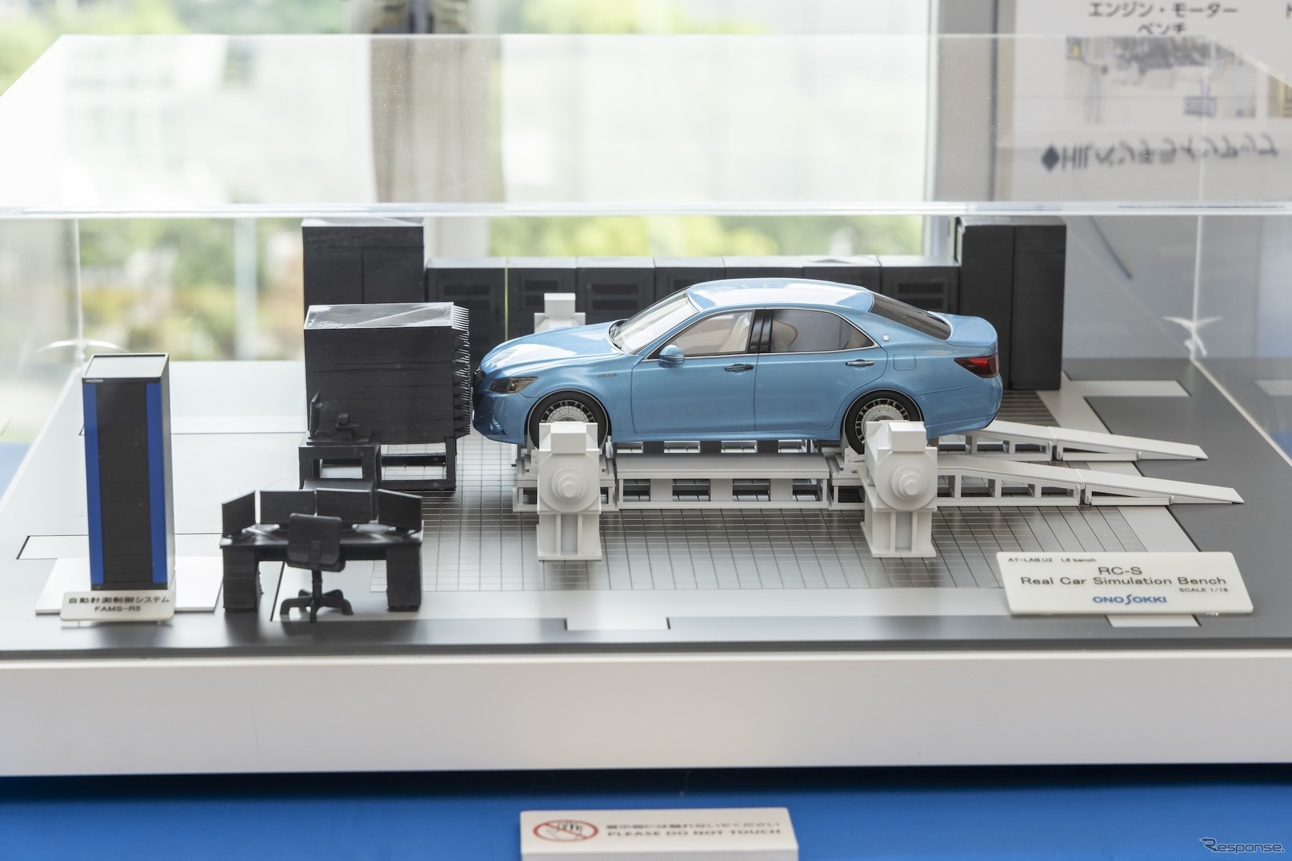 小野測器のRC-Sは交通環境と運転認識環境をバーチャル上で模擬したシミュレータと連携して、実車両で自動運転評価に必要な環境を提供する