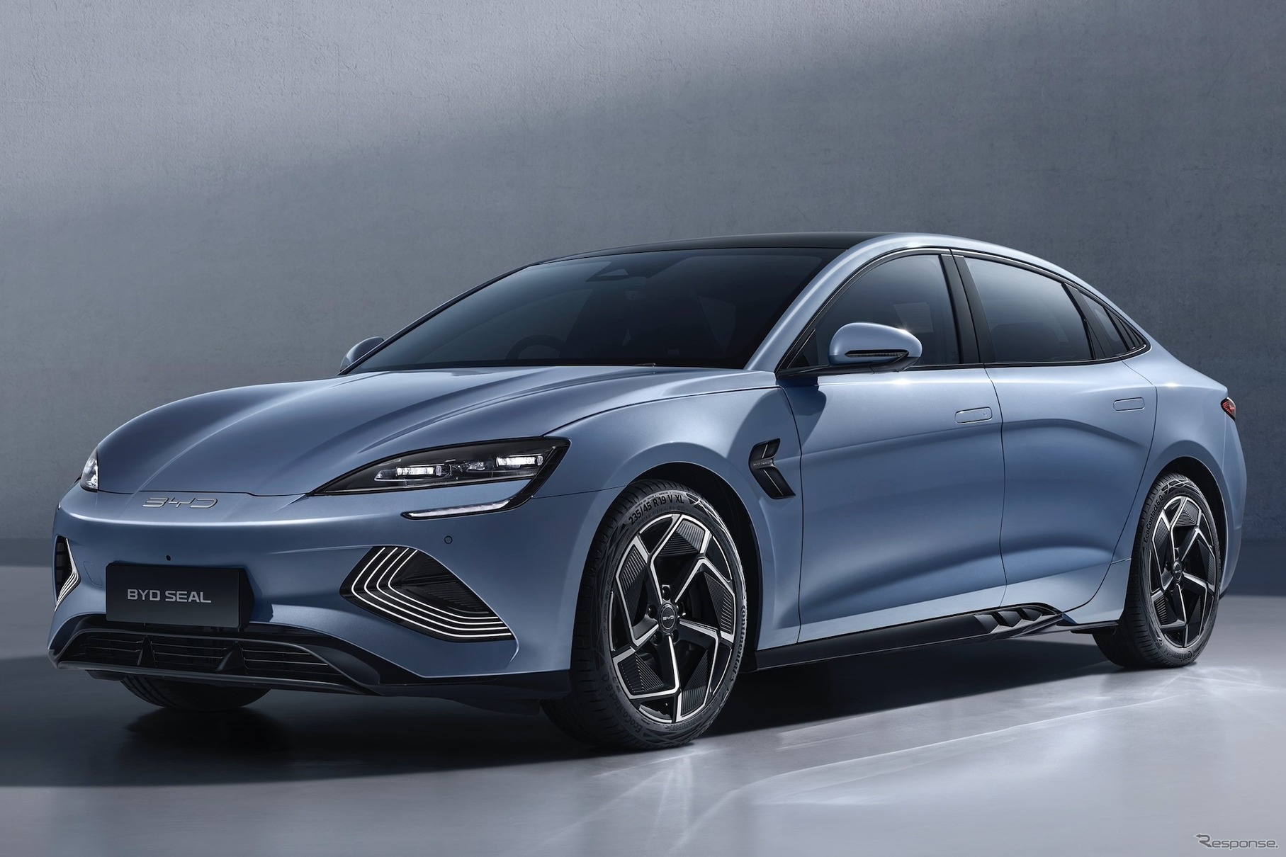 行幸通り / ジャパンモビリティショー2023出展車：BYDシール