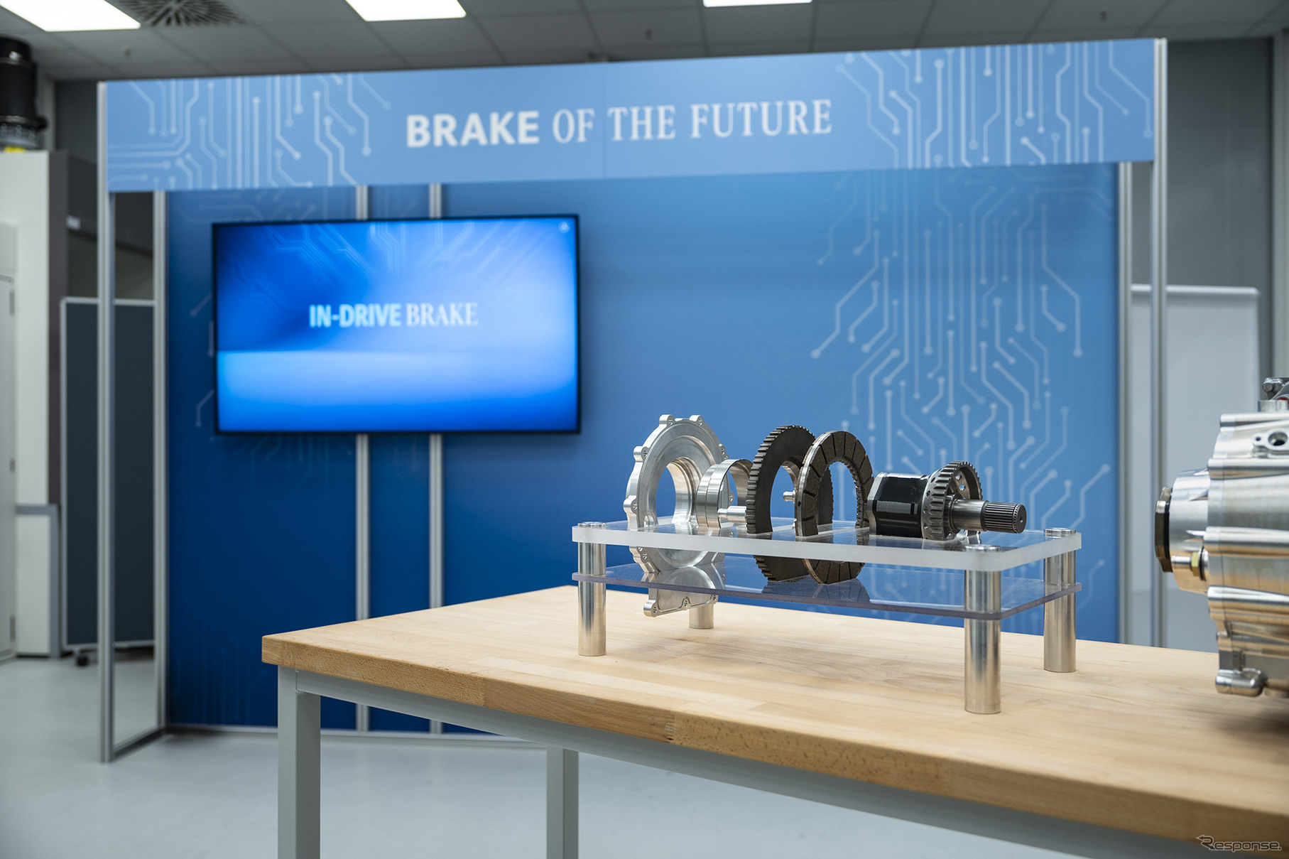 メルセデスベンツが開発を進めるEV向けの「インドライブブレーキ（IN-DRIVE BRAKE）」