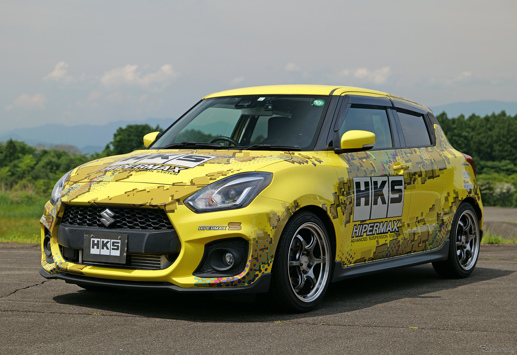 HKSフラッシュエディターを装着したスズキ・スイフトスポーツ（ZC33S）のMT車