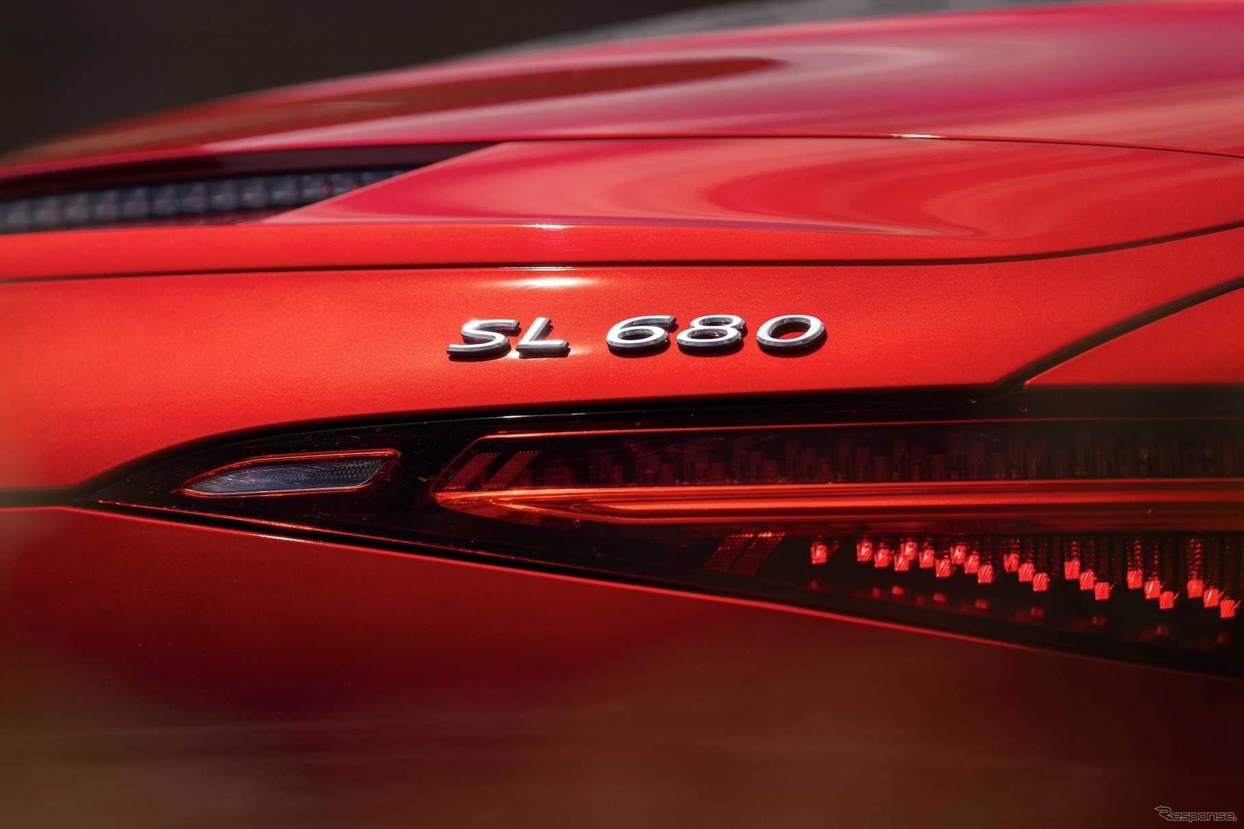 メルセデス・マイバッハSL680モノグラムシリーズ（レッドアンビエンス）