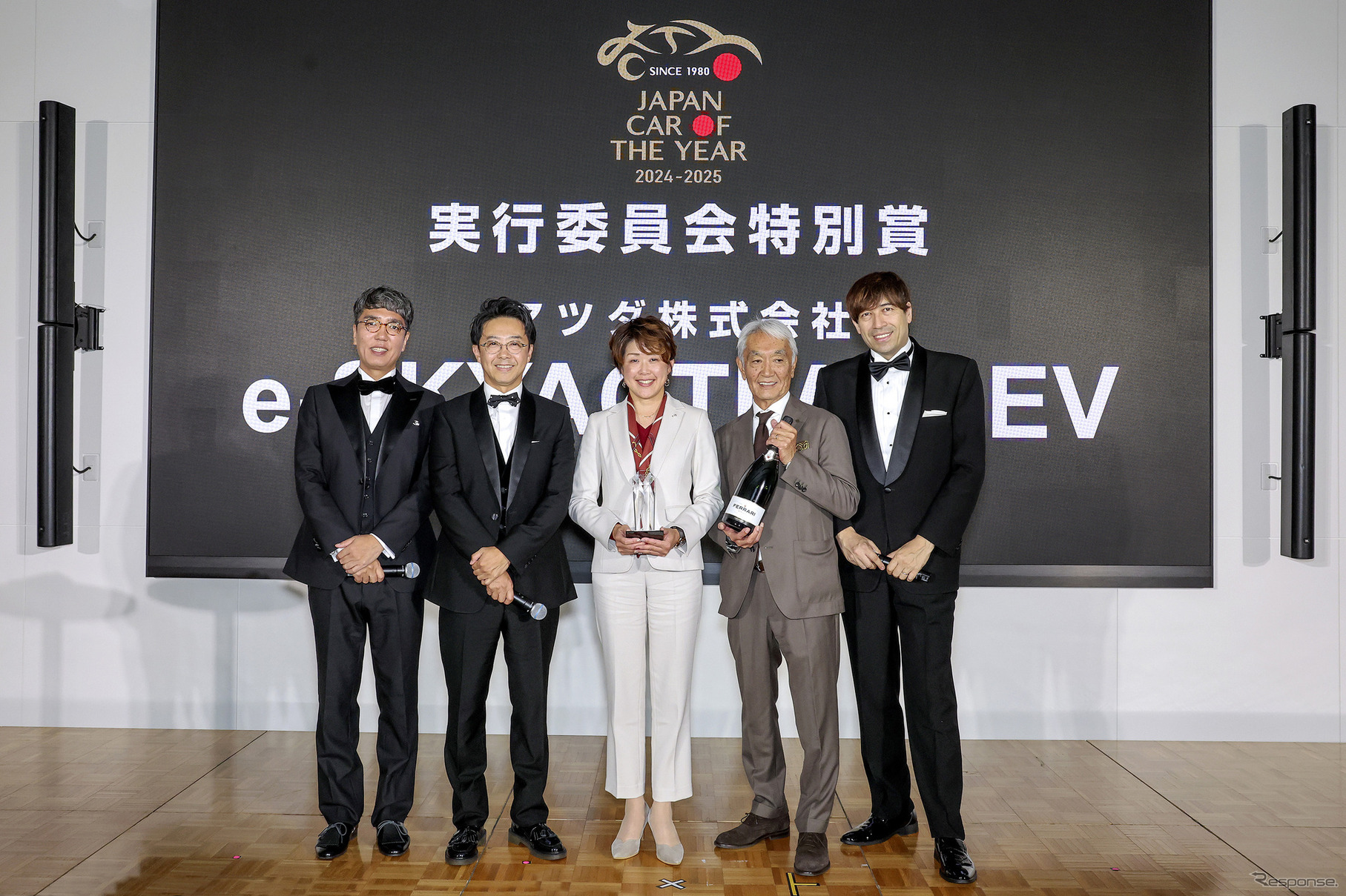「日本カー・オブ・ザ・イヤー実行委員会特別賞」としてマツダのロータリーエンジン「e-SKYACTIV R-EV」が受賞