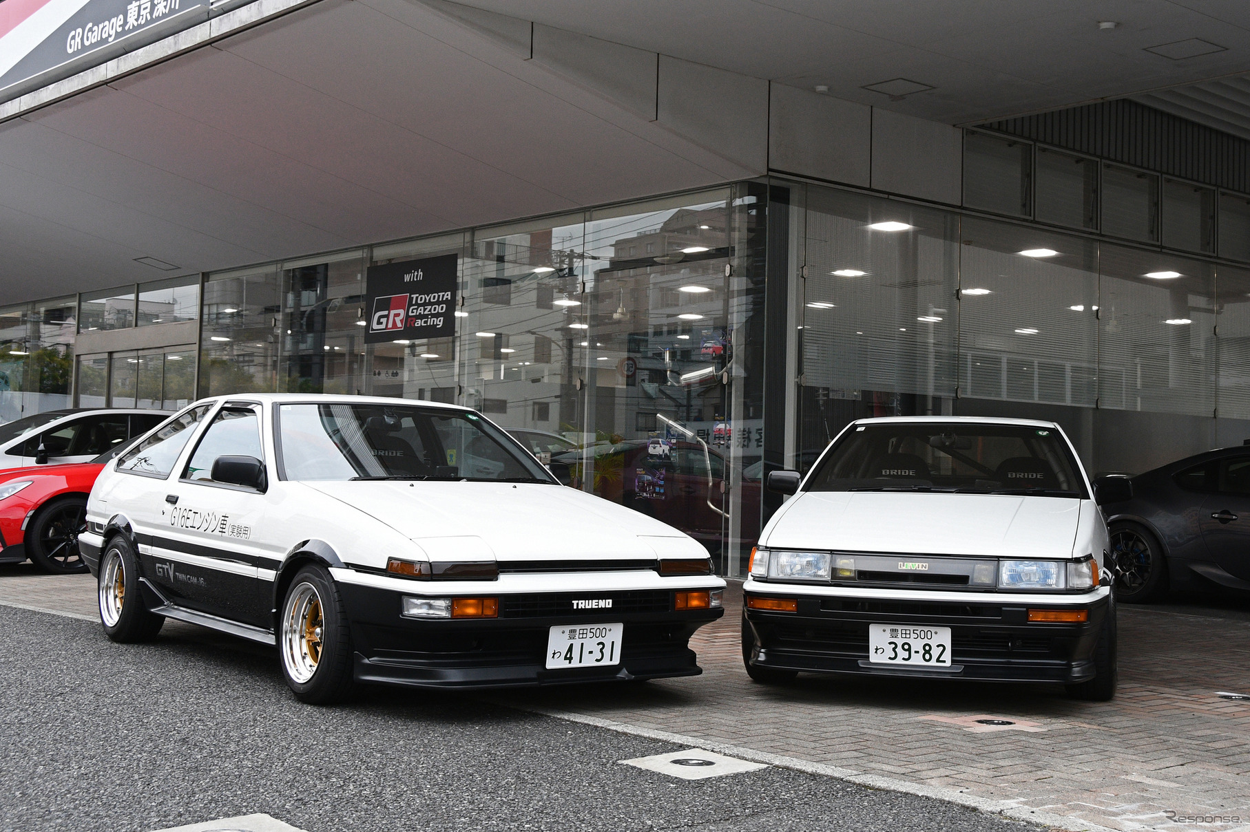 右がBEVの「AE86 BEV Concept」、左がエンジンスワップの「AE86 G16E Concept」